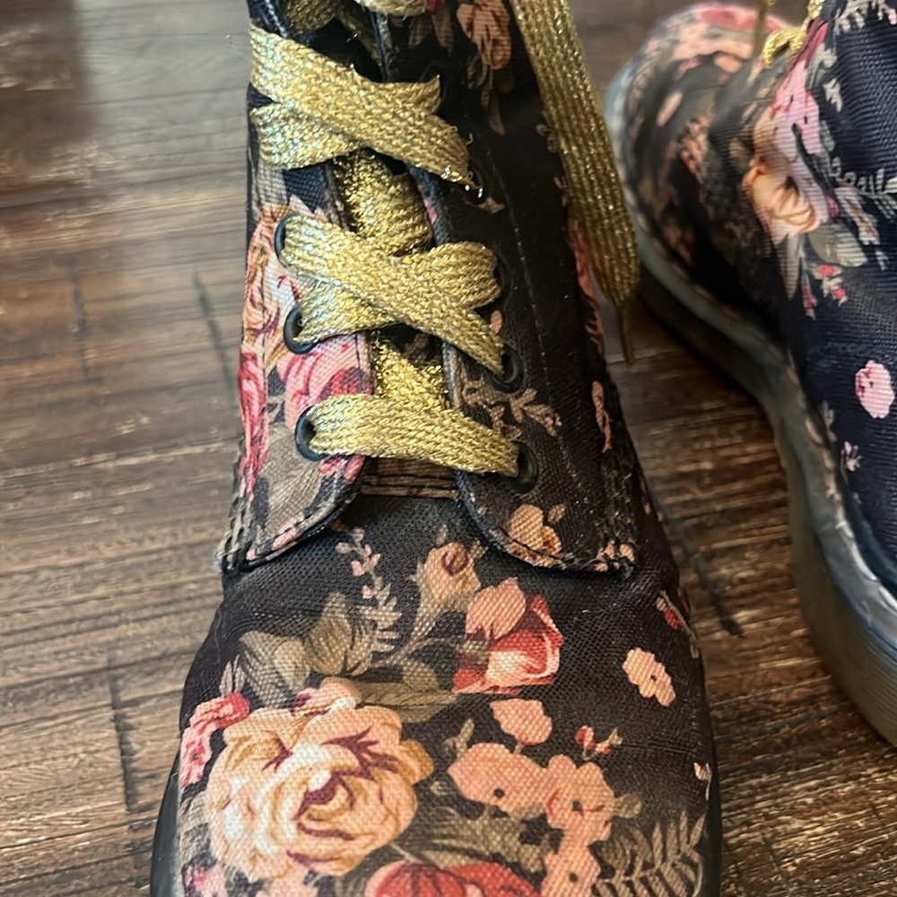 Dr. Martens Floral Combat Boots in Black with Pink and Cream Roses - Picture 4 of 9